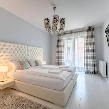 Apartment Waterlane Marina By Live & Travel *